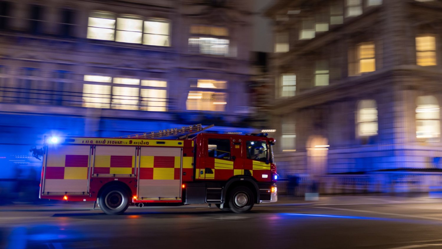 Katastrofa budowlana pod Łodzią. Strażacy przeszukują gruzowisko