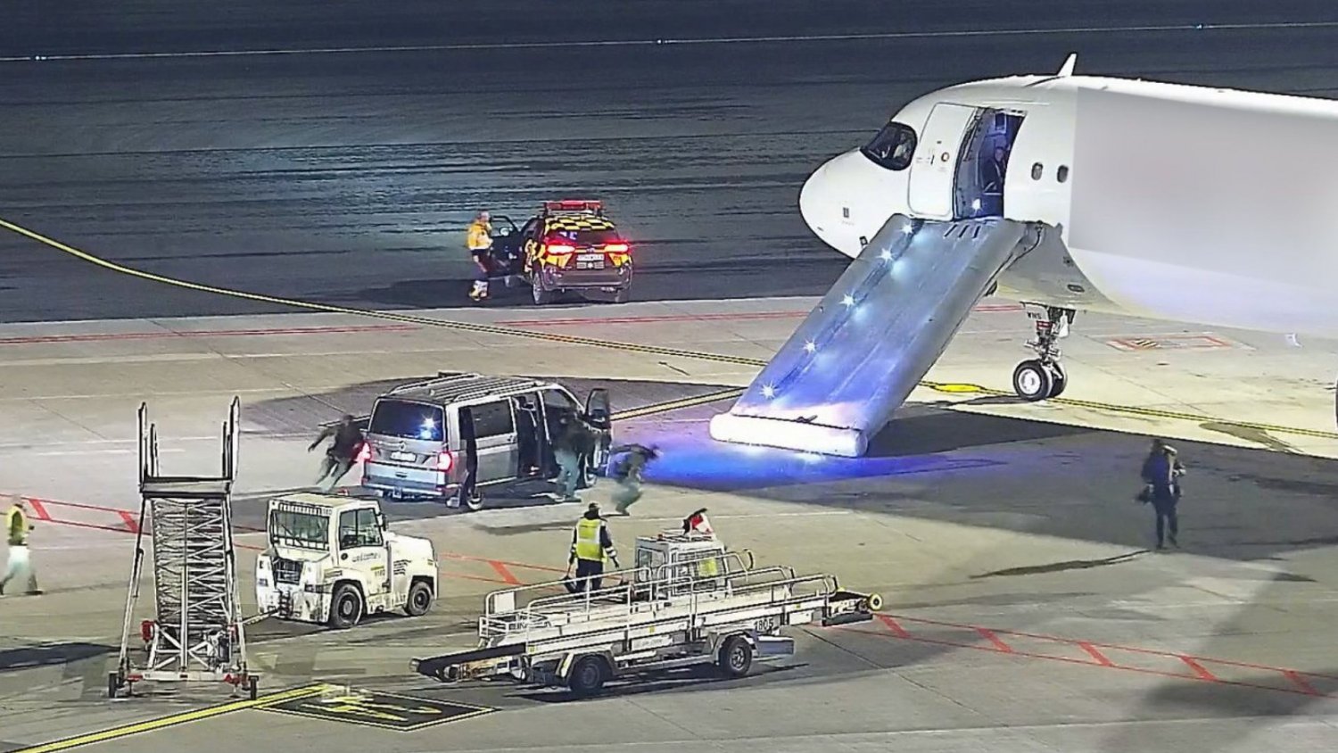 Hiszpan wyskoczył z samolotu na Lotnisku Chopina. Nie, to nie film akcji