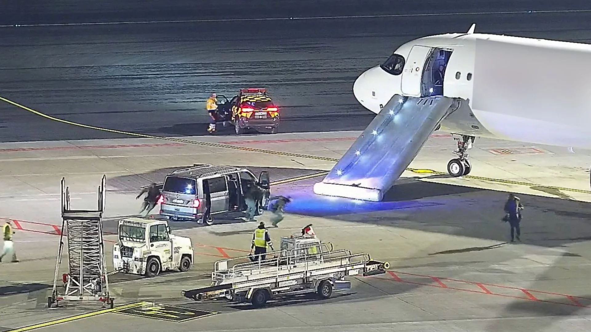 Hiszpan wyskoczył z samolotu na Lotnisku Chopina