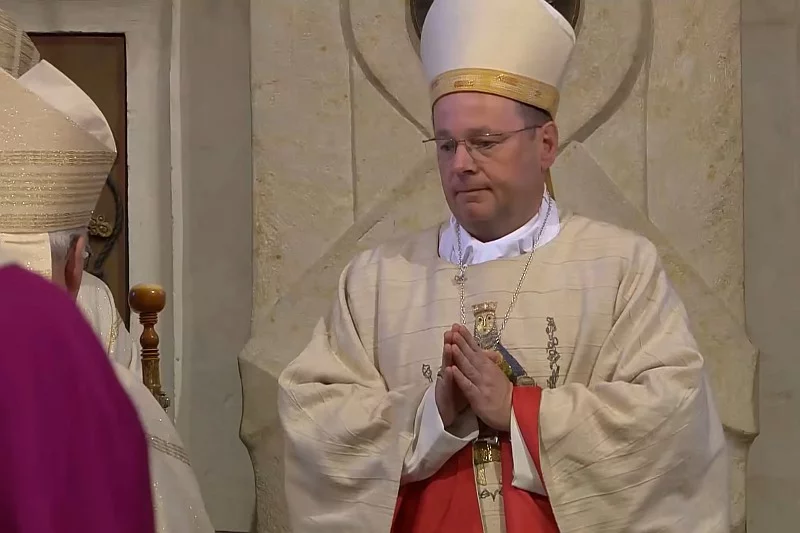 Szef niemieckiego Episkopatu chce odgórnej kwoty odszkodowania dla ofiar księży-pedofilów.