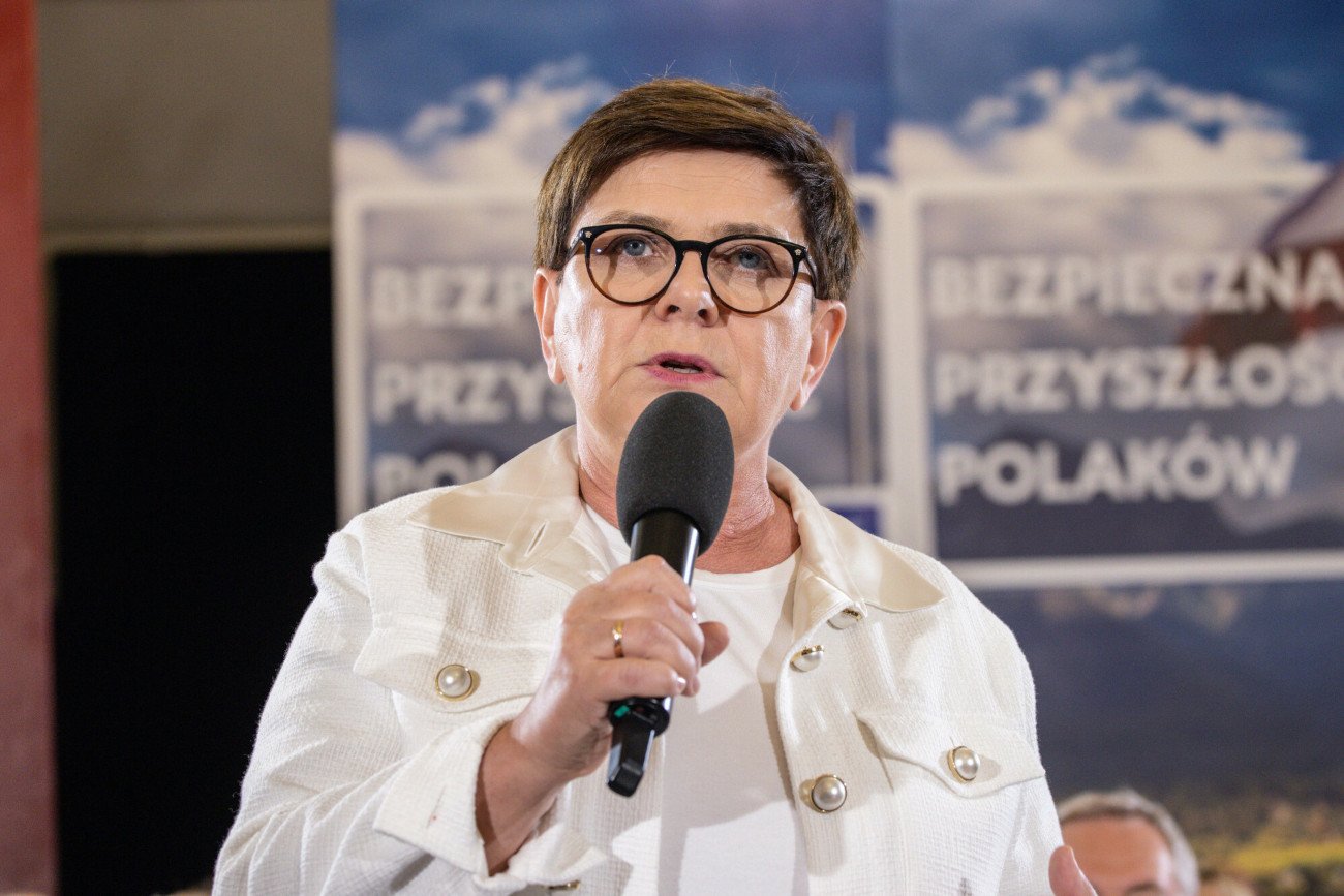 Szydło wskazała, kto ma być premierem. Jej kandydat może zastanawiać