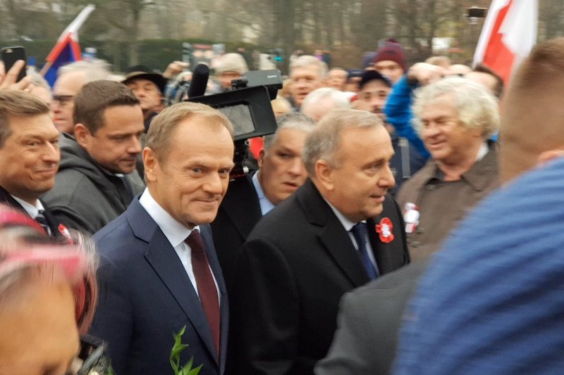 Tusk złożył kwiaty pod pomnikiem Józefa Piłsudskiego pod Belwederem.