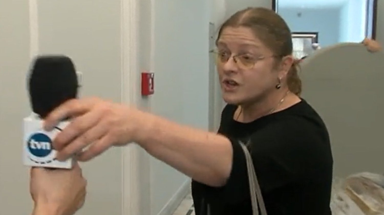 W 2014 r. Krystyna Pawłowicz zaatakowała Agatę Adamek, zarzucając jej kłamstwo oraz brak kompetencji. Niewiele później była posłanka PiS przeprosiła dziennikarkę TVN24.