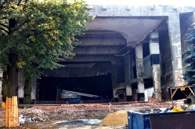 Dawniej kino. Dziś plac budowy.