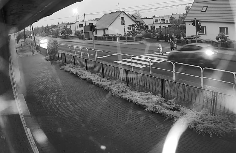 W Chobienicach o mało nie doszło do tragedii na przejściu dla pieszych.