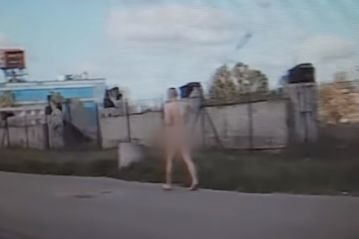 Po ulicach Poznania spacerował kompletnie nagi mężczyzna.