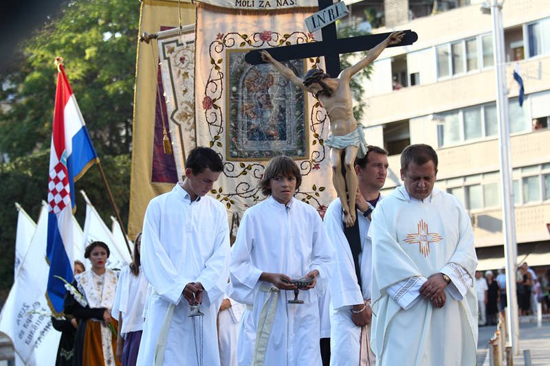 [url=http://shutr.bz/1gB19FF]Procesja[/url] w chorwackim Splicie w dniu Wniebowzięcia Najświętszej Maryi Panny.