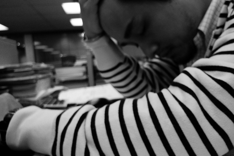 Czym zmęczeni są młodzi Polacy? Pęd życia, praca, troska o przyszłość - to tylko niektóre z powodów ich zmęczenia.