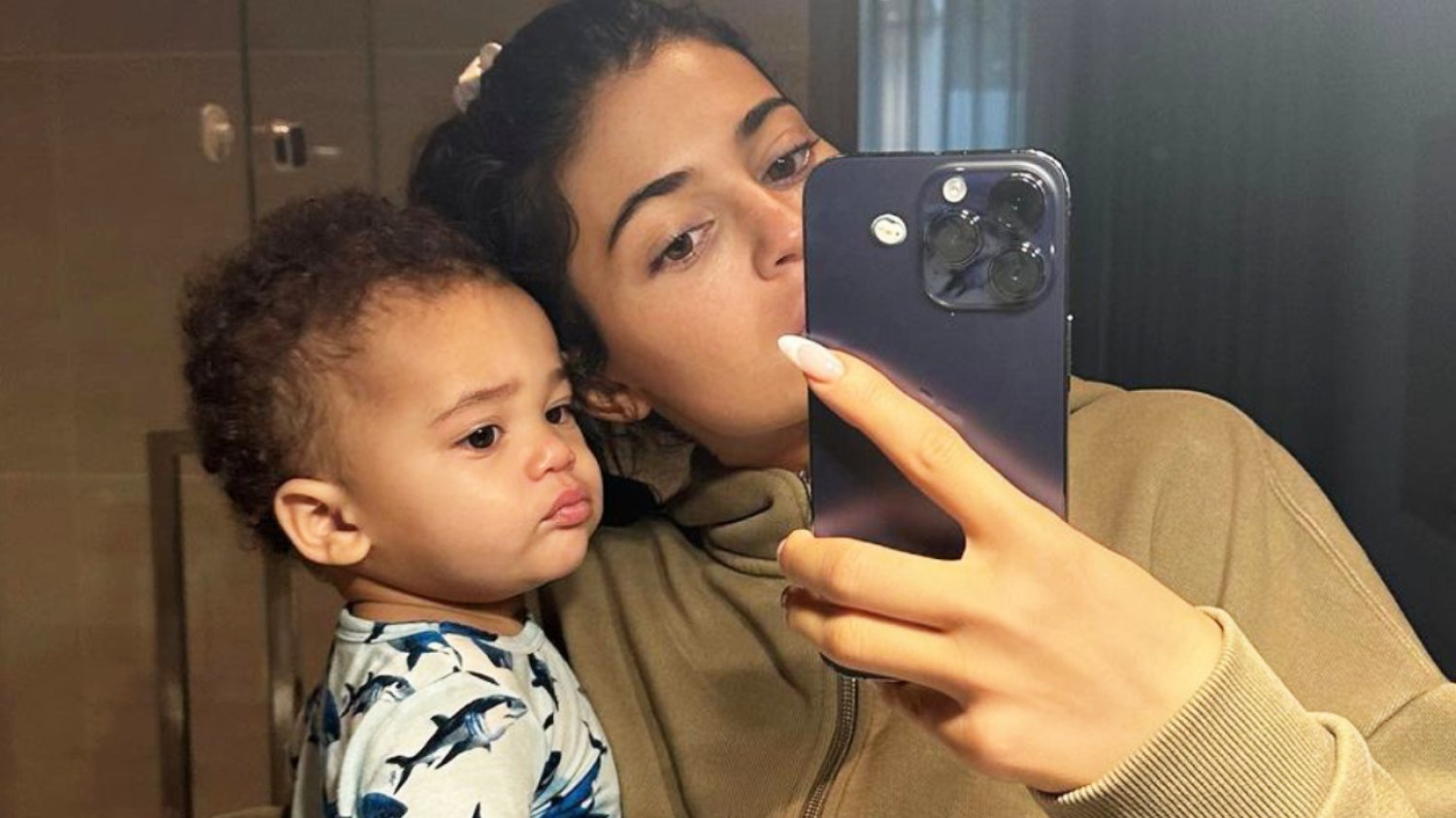Kylie Jenner i Travis Scott zmienili imię synowi. Co oznacza po arabsku?