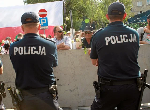 Nie wszyscy policjanci są sercem i ciałem za "dobrą zmianą". Niektórzy po prostu chcą służyć i chronić obywateli.