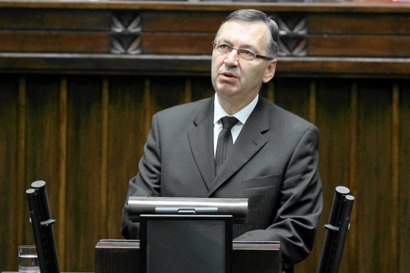 Wiceszef Ministerstwa Pracy i Rodziny przekonuje, że polskiej gospodarki nie stać na jeszcze jeden dzień wolny od pracy.
