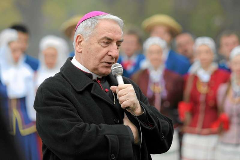 Prymas Polski Józef Kowalczyk przypomina wiernym na Wielkanoc, że "nie tylko chlebem człowiek żyje"