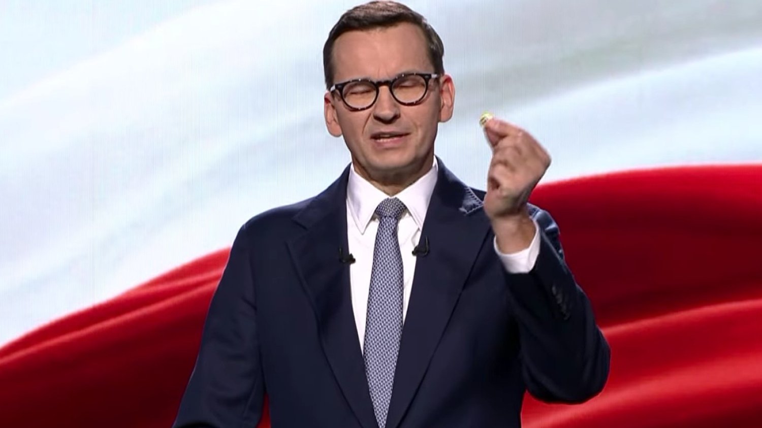 Premier Mateusz Morawiecki nie przekazał 2 zł szefowi PO Donaldowi Tuskowi. Premier Mateusz Morawiecki na debacie w TVP