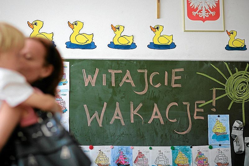 Początek wakacji oznacza zwolnienia dla nauczycieli