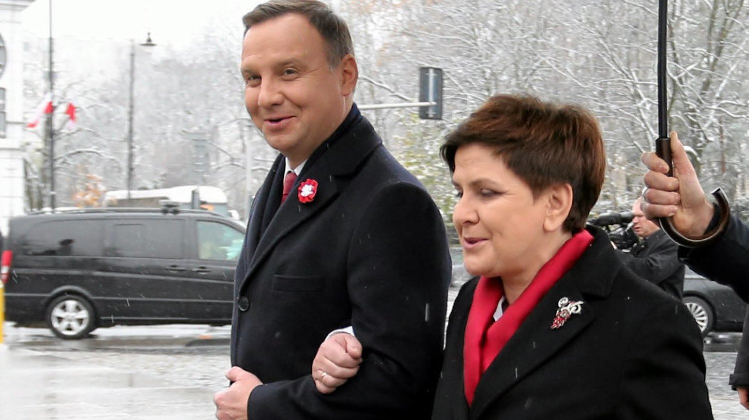 Ani prezydent Duda, ani premier Szydło na razie nie zdecydowała się na złożenie kondolencji Rosjanom.