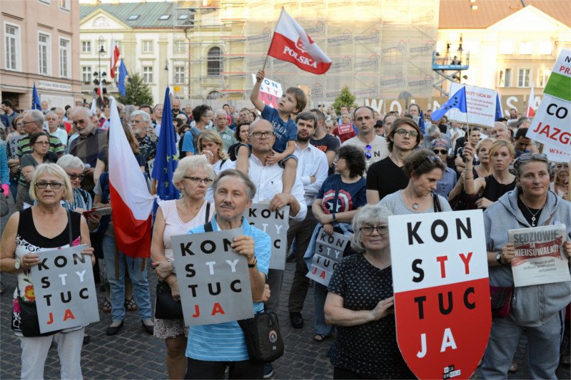 Niemiecki magazyn o poczynaniach PiS wobec Sądu Najwyższego: to pucz!