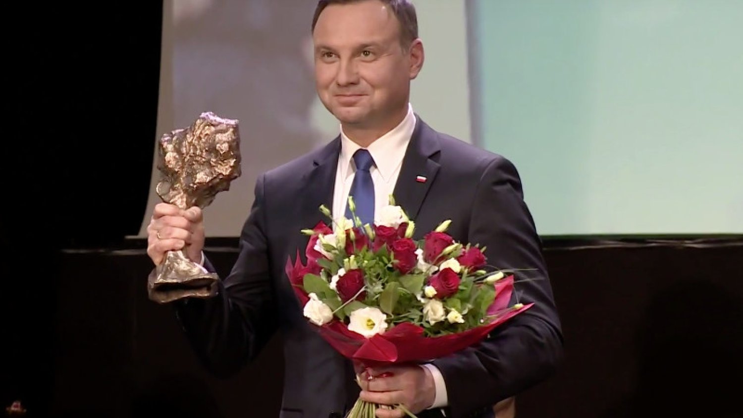 Prezydent Andrzej Duda odebrał nagrodę klubów "Gazety Polskiej".