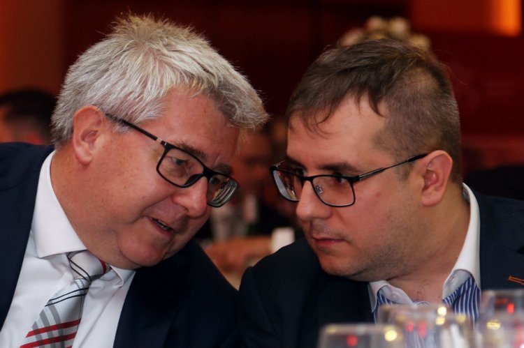 Poseł Przmysław Czarnecki zrzekł się immunitetu. Takie informacje podaje "Dziennik Gazeta Prawna".