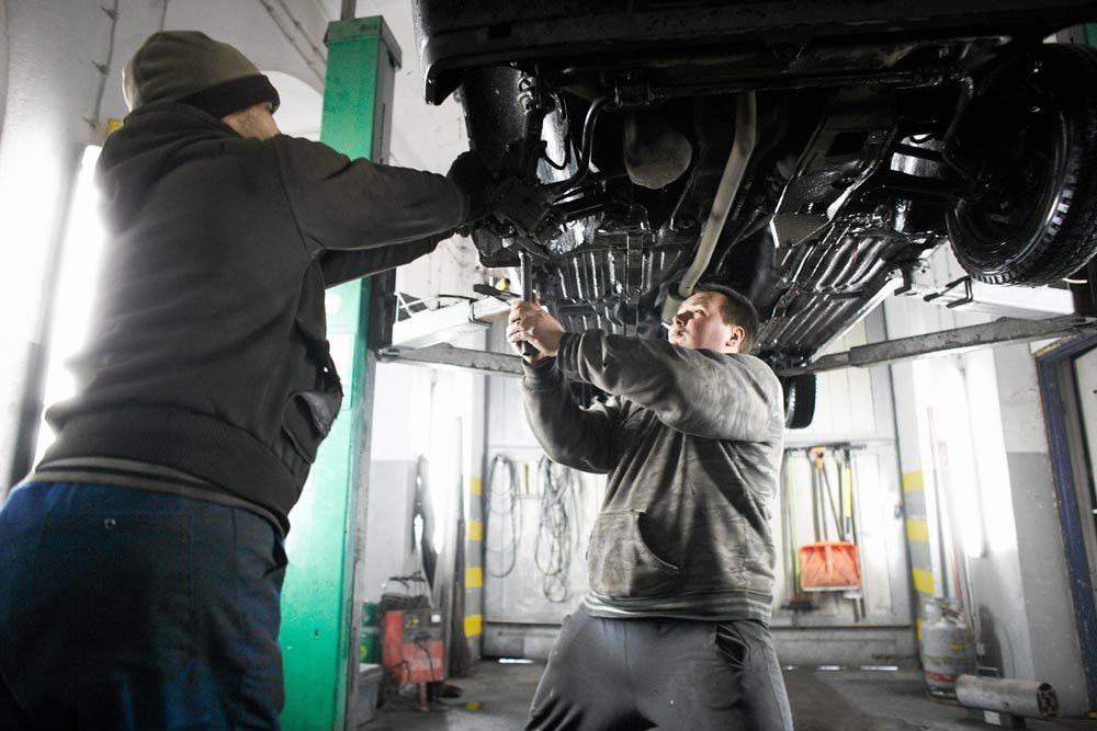 Warsztat samochodowy. Jak przygotować samochód do jazdy zimą