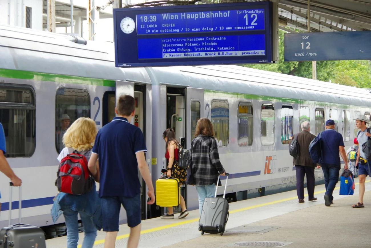 PKP Intercity coraz bardziej punktualne. Latem pojedzie jeszcze szybciej