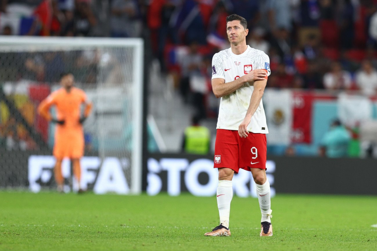 Robert Lewandowski przez najbliższe dwa tygodnie nie będzie mógł zagrać dla Barcelony. RL9 zdąży na mecze kadry?