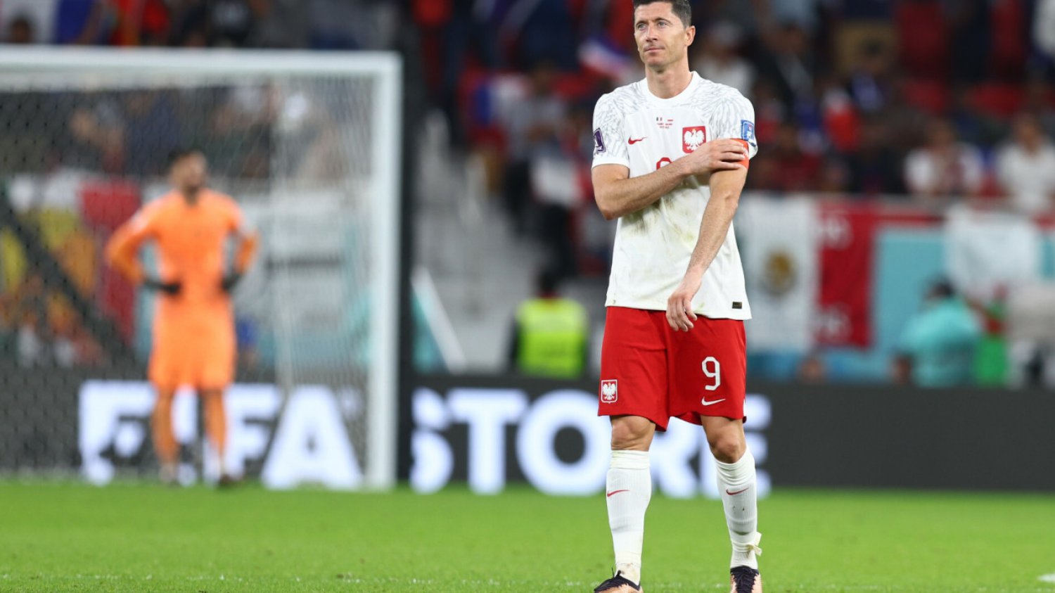 Robert Lewandowski przez najbliższe dwa tygodnie nie będzie mógł zagrać dla Barcelony. RL9 zdąży na mecze kadry?