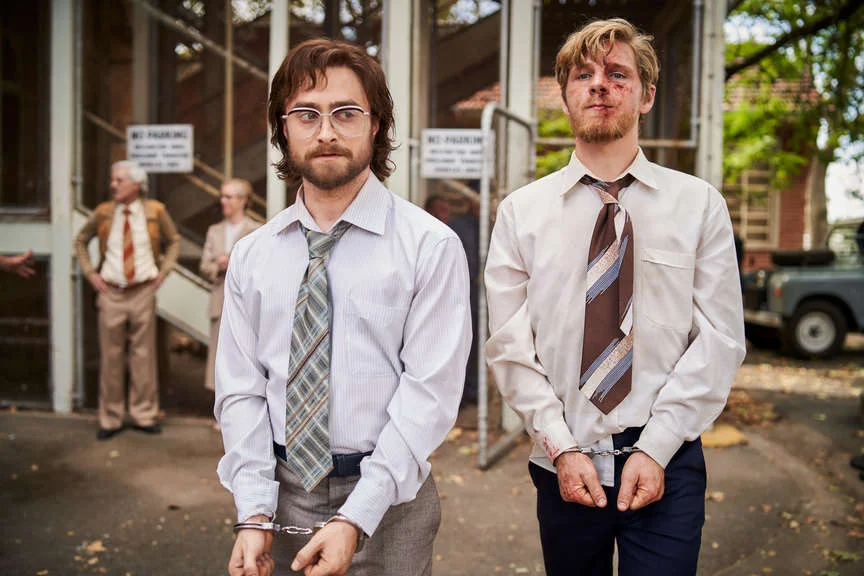 Daniel Radcliffe i Daniel Webber jako dwóch południowoafrykańskich opozycjonistów, którzy uciekają z więzienia o podwyższonym rygorze