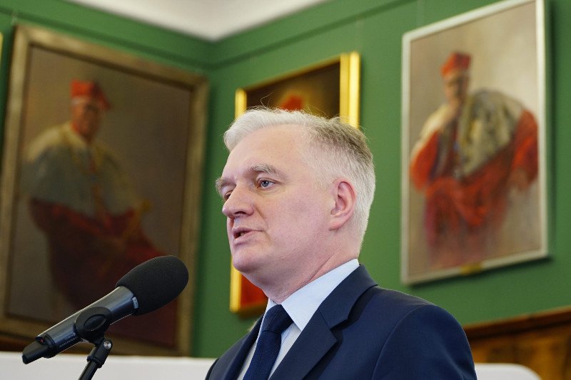 W rządzie PO – wbił nóż w plecy Tuskowi, w rządzie PiS – Jarosława Gowina rozsadzają ambicje