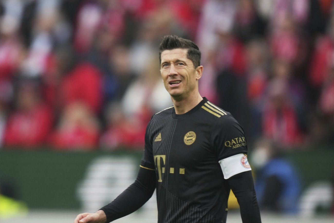 Robert Lewandowski jednak zostanie w Bayernie Monachium? Polak z niecierpliwością czeka na ruch z Katalonii.