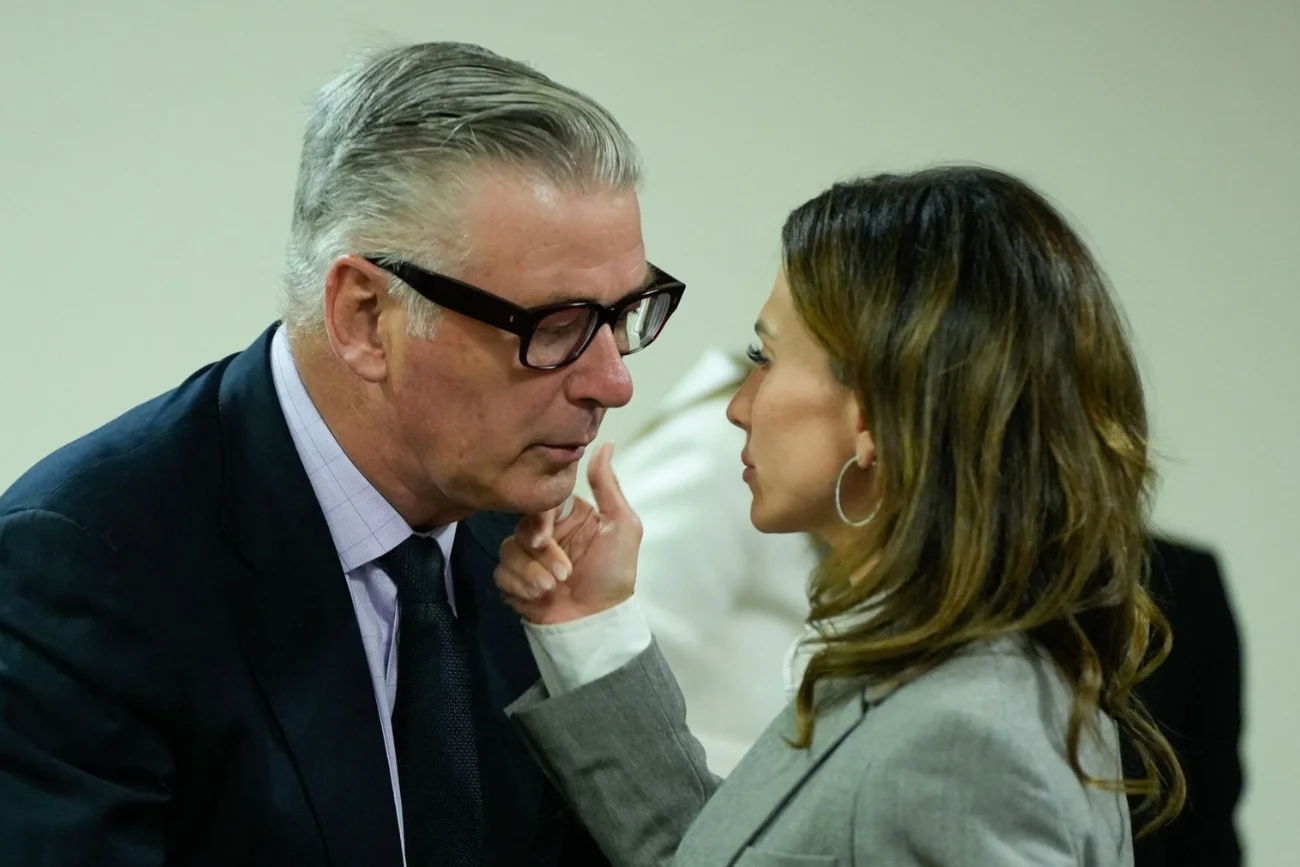 Mocne wyznanie żony Baldwina. Taką wiadomość dostała od niego po wypadku na planie "Rust" Alec Baldwin i wypadek na planie "Rust". Mocne wyznanie żony aktora