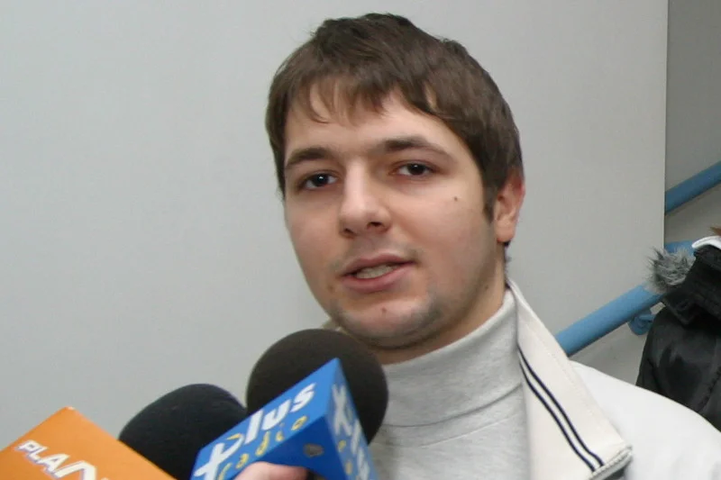 Patrykowi Jakiemu w telewizji przypomniano, że przed laty należał do PO. Mina wiceministra – bezcenna. Na zdjęciu – Patryk Jaki w Opolu w 2006 r.