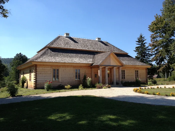 Rekonstrukcja dworku w Ciekotach, w którym Stefan Żeromski mieszkał z rodzicami w latach 1871-1883.