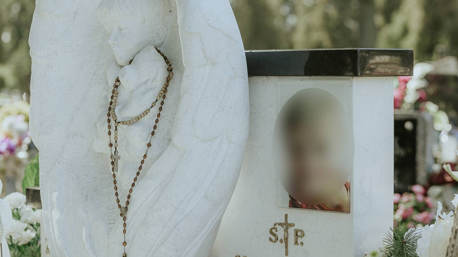"Czy 30 dzieci to mało?" Według danych Fundacji Dajemy Dzieciom Siłę około 30 dzieci rocznie umiera w Polsce w wyniku przemocy ze strony rodziców i opiekunów.