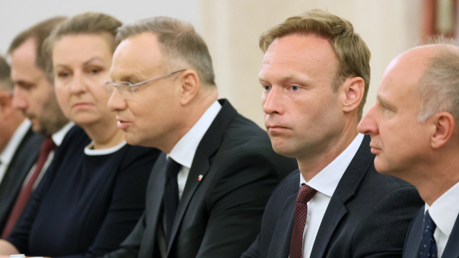 Duda robi rewolucję 180 dni przed końcem prezydentury. Też się zastanawiacie po co? Sprawdzamy Duda robi rewolucję przed końcem prezydentury. Pytanie brzmi: tylko po co?