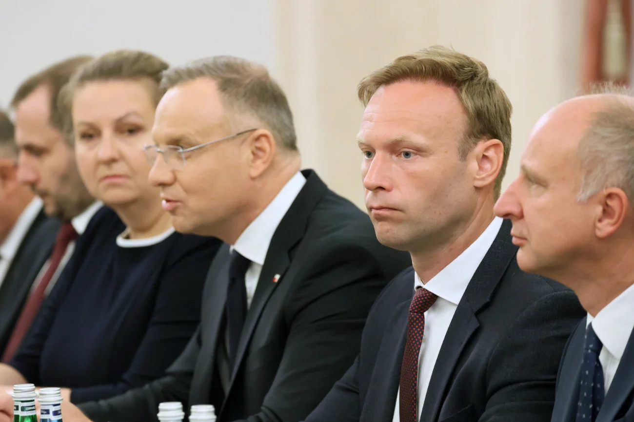 Duda robi rewolucję 180 dni przed końcem prezydentury. Też się zastanawiacie po co? Sprawdzamy Duda robi rewolucję przed końcem prezydentury. Pytanie brzmi: tylko po co?