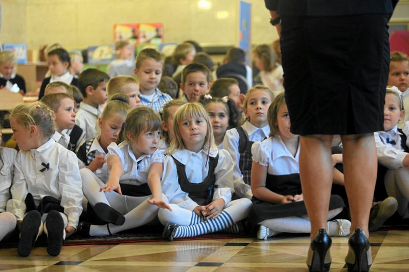 Uroczystość pasowania sześciolatków. Zdjęcie jest tylko ilustracją do tekstu.