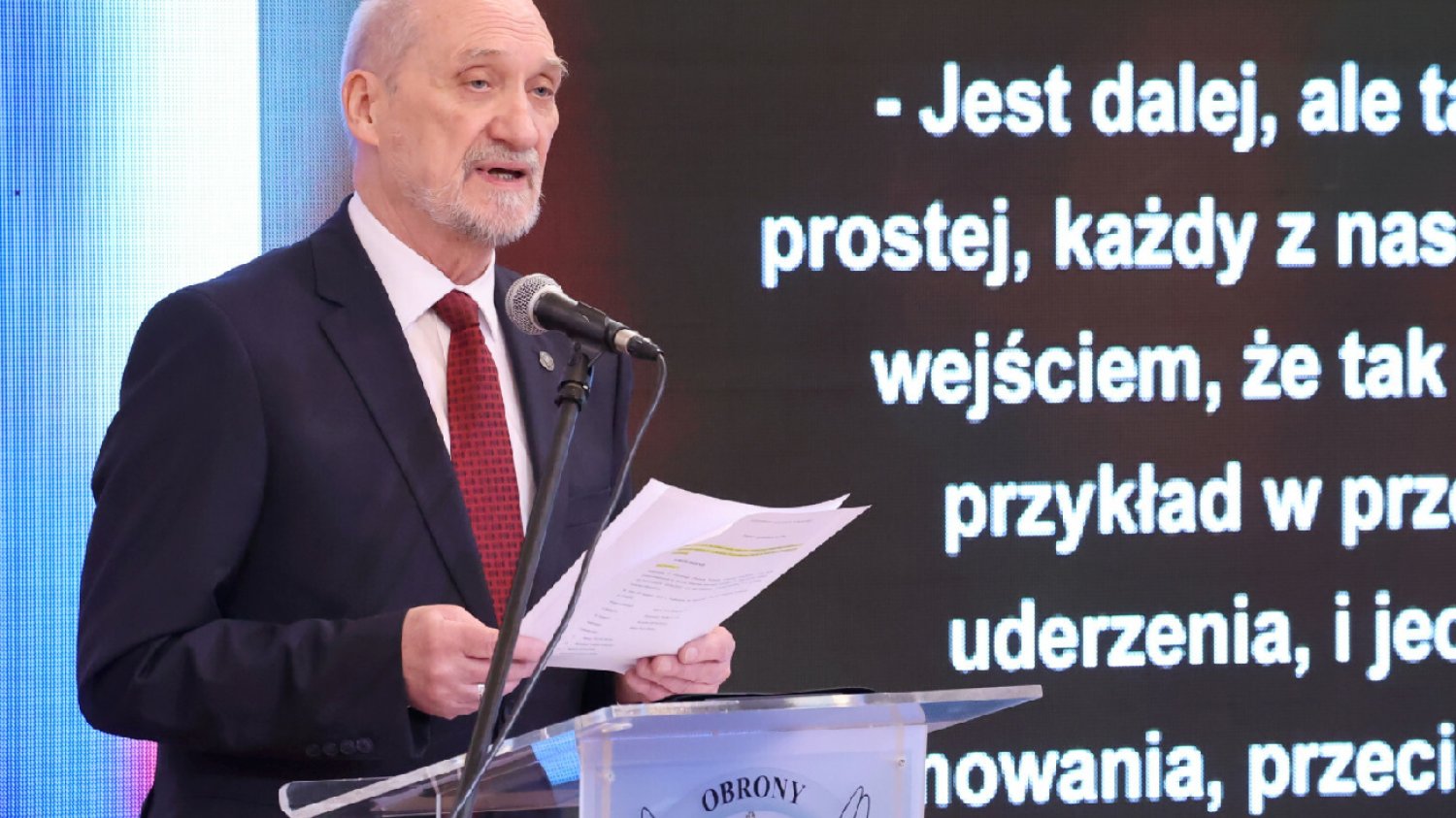 Konferencja Macierewicza. Ujawniono raport ws. katastrofy smoleńskiej