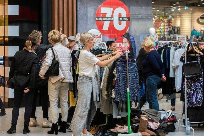 Gdzieniegdzie już ruszyły letnie wyprzedaże.