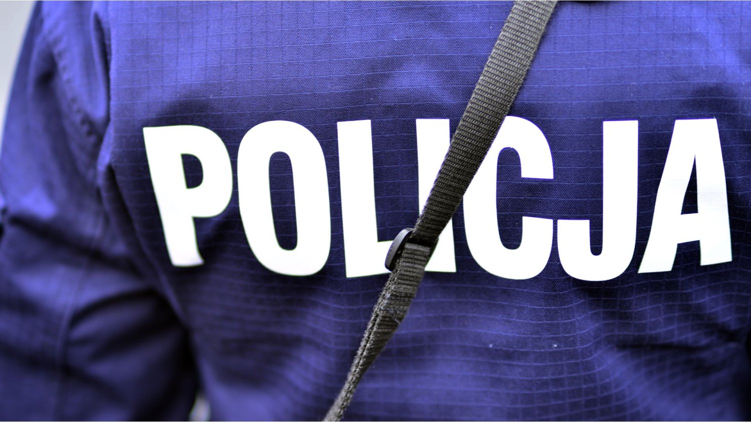 Policjant śmiertelnie postrzelił aresztowanego. Dramatyczny finał ucieczki ze szpitala Policjant w mundurze służbowym