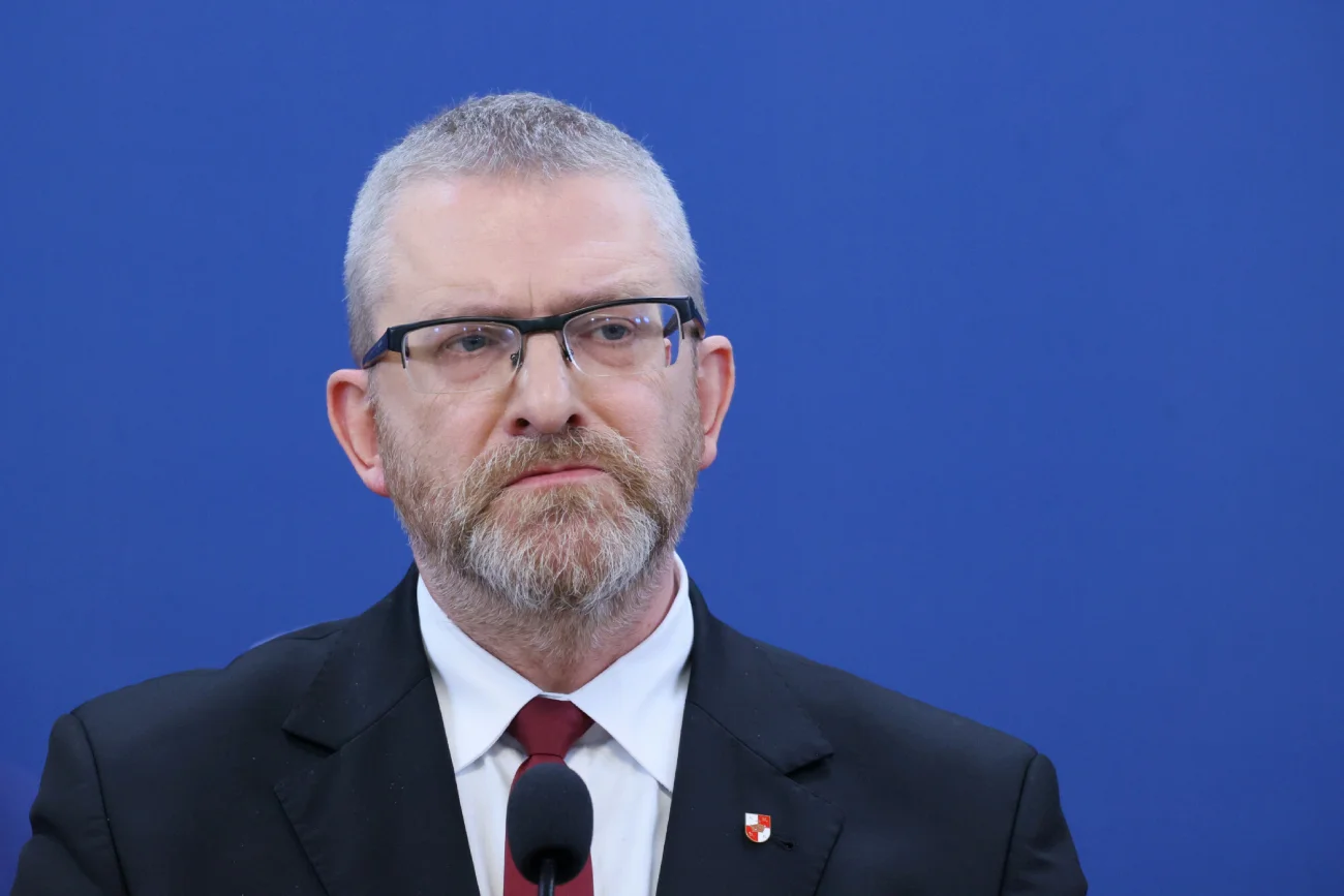 Parlament Europejski zadecydował ws. Grzegorza Brauna. Polityk straci immunitet.
