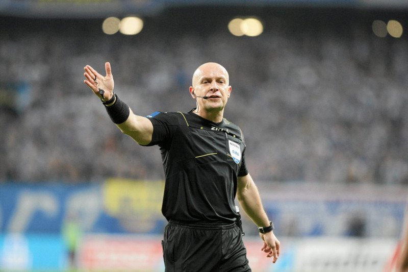 Szymon Marciniak zadebiutował w roli sędziego mundialu.