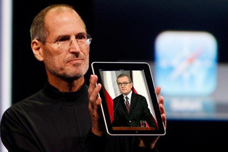 Jeden z najpopularniejszych memów o Jarosławie Kaczyńskim, który na sejmowej mównicy transmitował z iPada przemówienie prof. Piotra Glińskiego