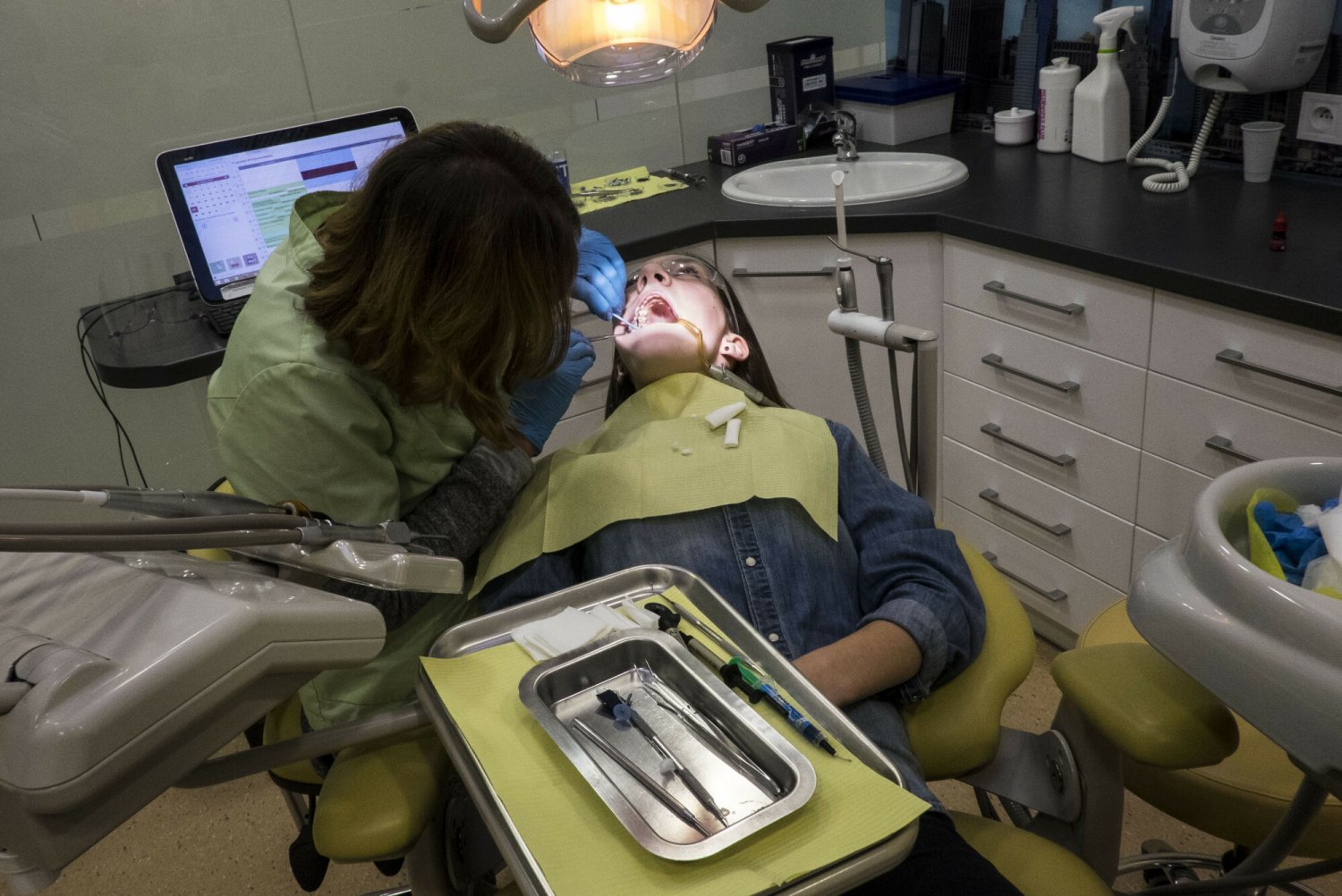 Dentyści w Polsce masowo rezygnują z przyjmowania na NFZ.