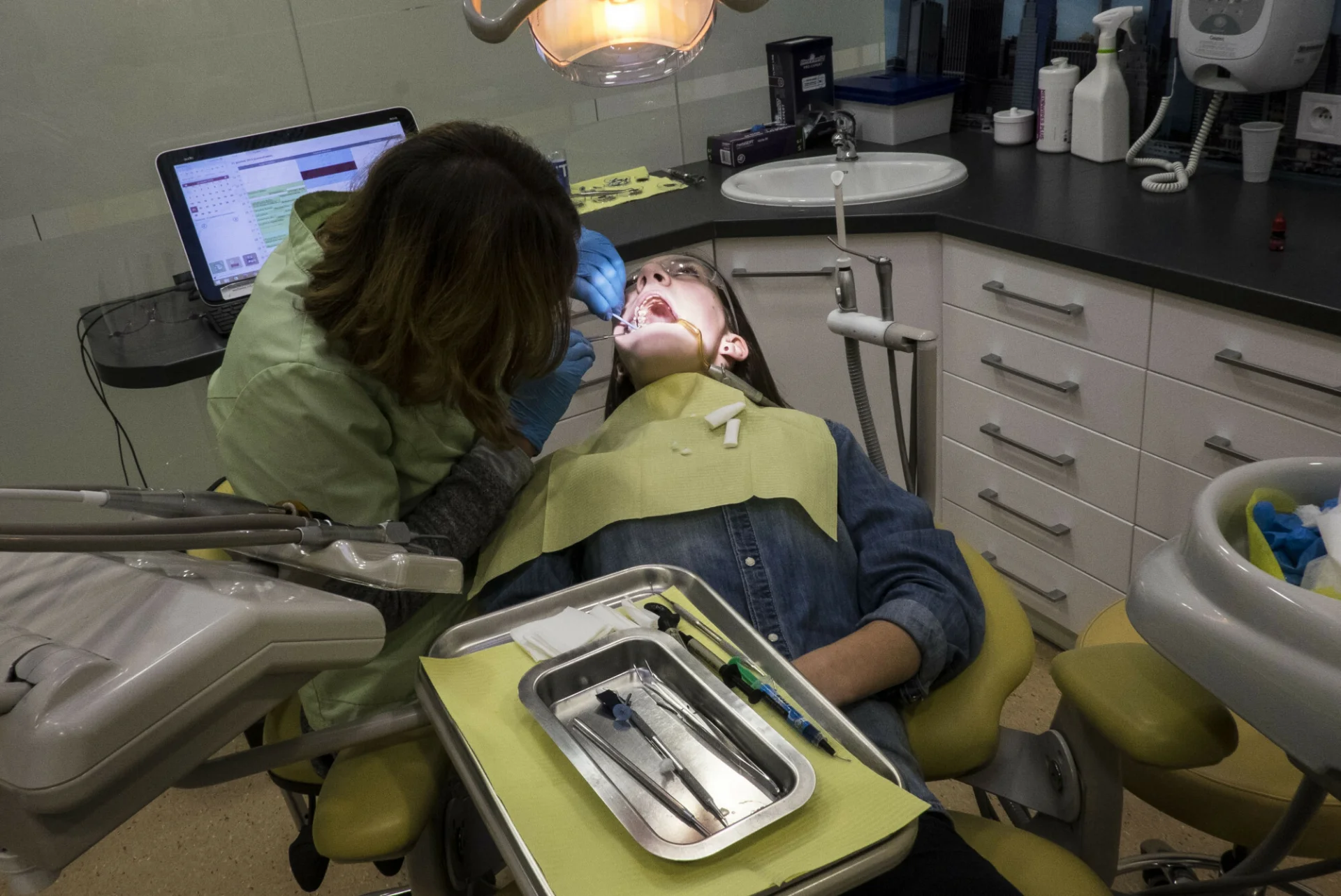 Dentyści w Polsce masowo rezygnują z przyjmowania na NFZ.