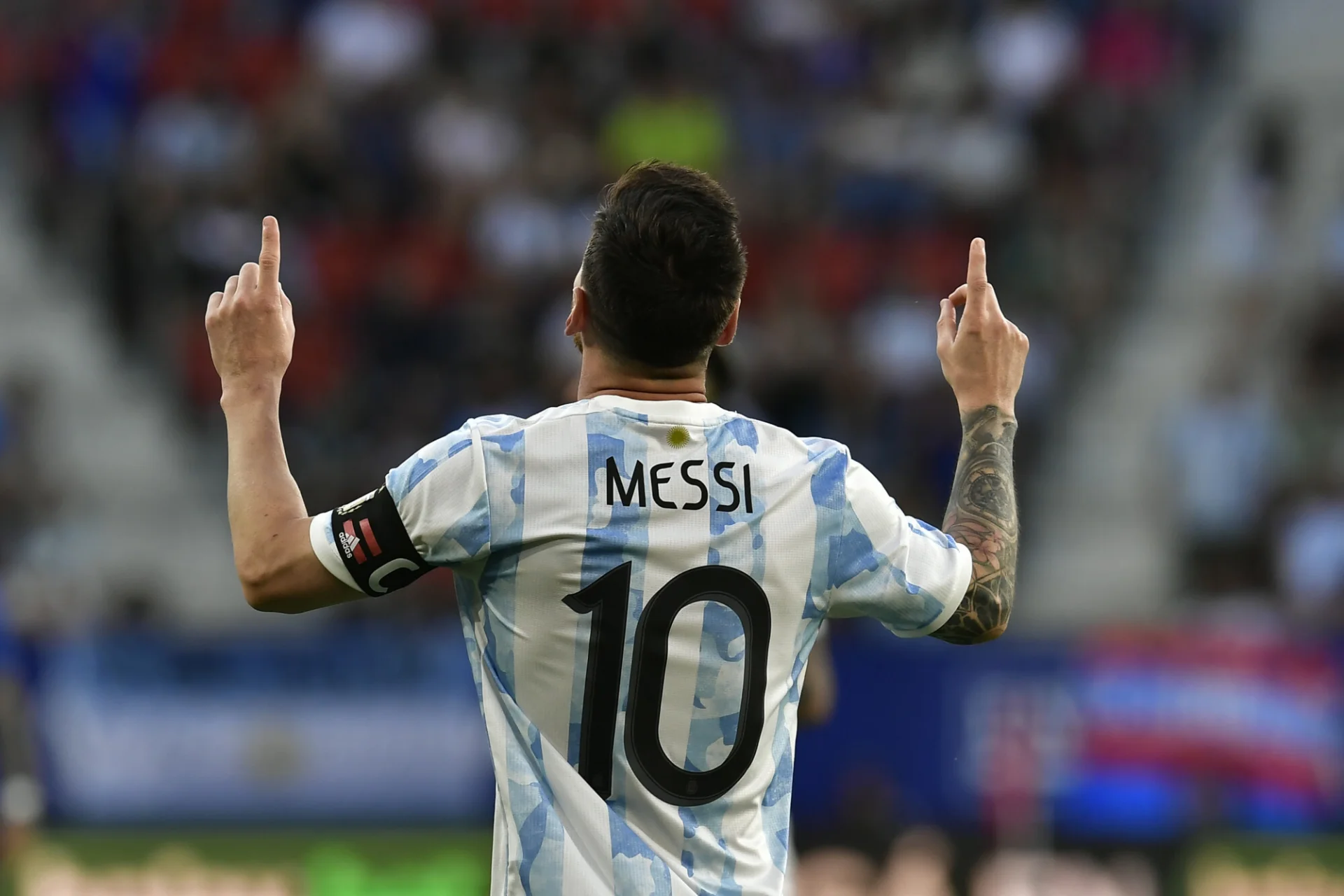 Lewandowski kontra Messi, czyli Barcelona ma problem. Dobrego wyjścia brak