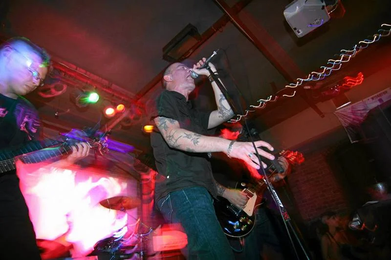 - W klubach grasz za parę złotych albo za kilka piw przy barze - mówią muzycy. Na zdjęciu koncert zespołu The Analogs, który jest tylko ilustracją do tekstu.