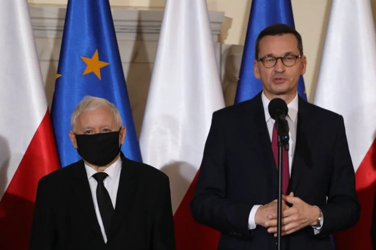 Sondaż: spada poparcie dla PiS.