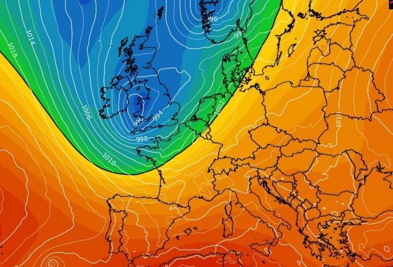 Zimne powietrze nadciąga z północnego-zachodu. Prognoza pogody dla Polski. Nadchodzi ochłodzenie, w weekend 10 stopni.