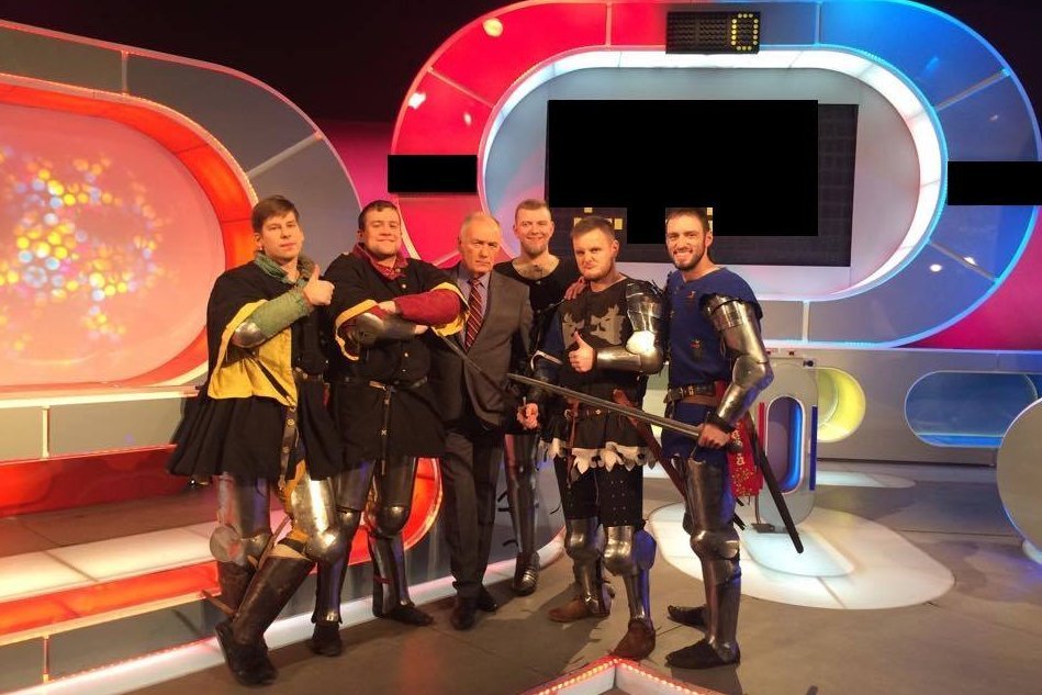 Włączony do rycerskiej drużyny Karol Strasburger.