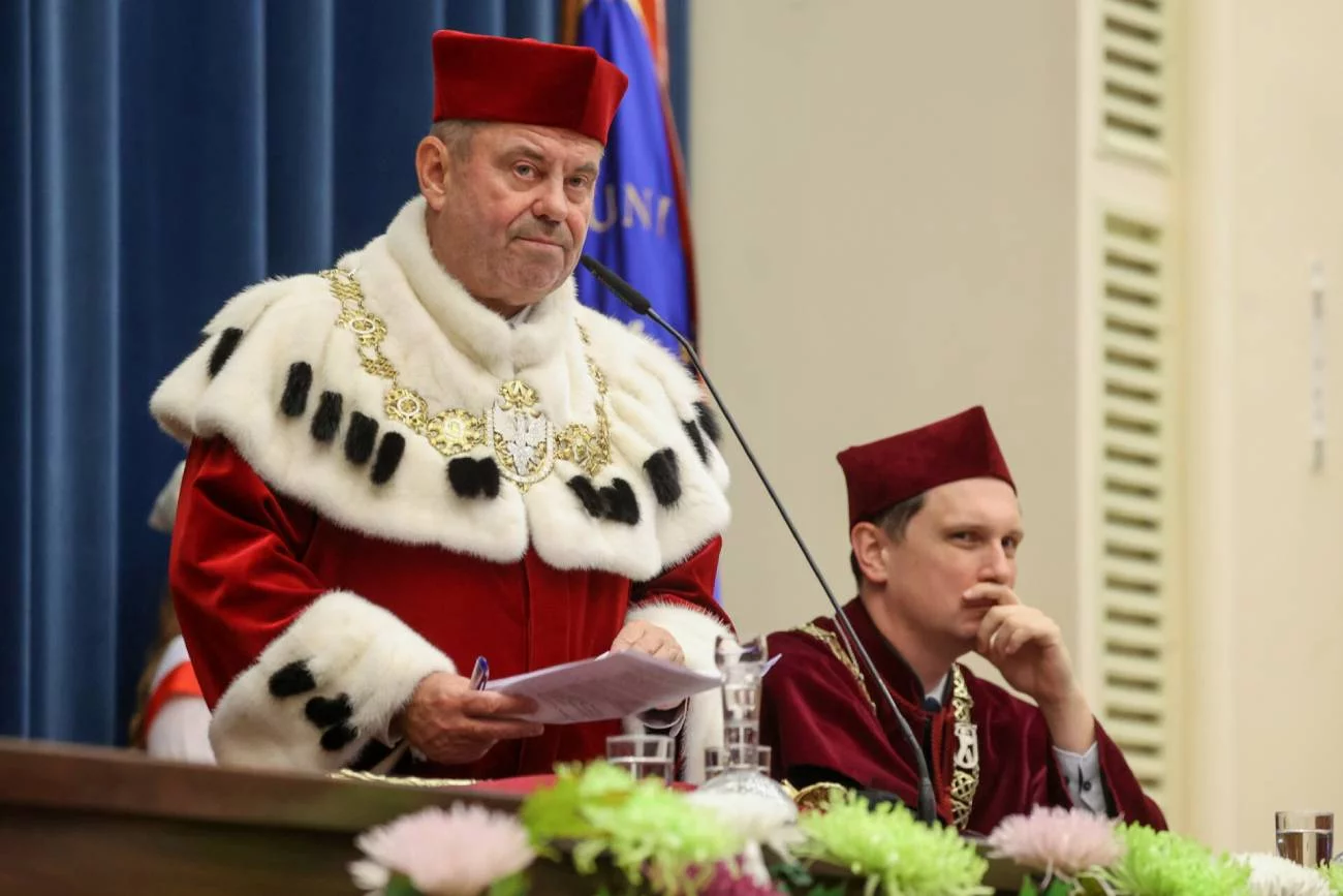 Naukowiec UW  zakwestionował raport smoleński.  Rektor wezwał prokuraturę